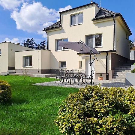 Apartmanovy Dum Se Zahradou V Klidne Casti Prahy 프라하 외부 사진