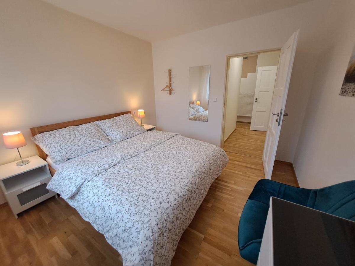 Apartmanovy Dum Se Zahradou V Klidne Casti Prahy 프라하 외부 사진