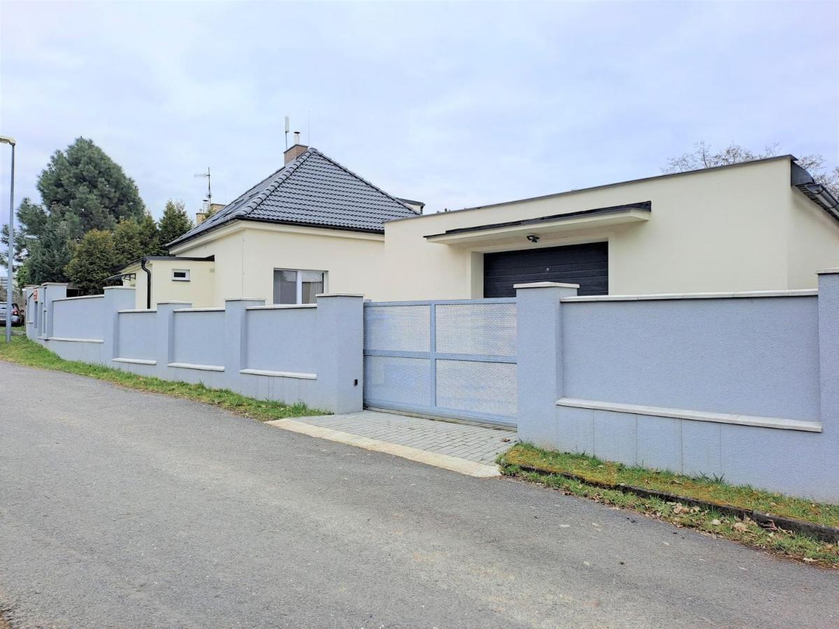 Apartmanovy Dum Se Zahradou V Klidne Casti Prahy 프라하 외부 사진