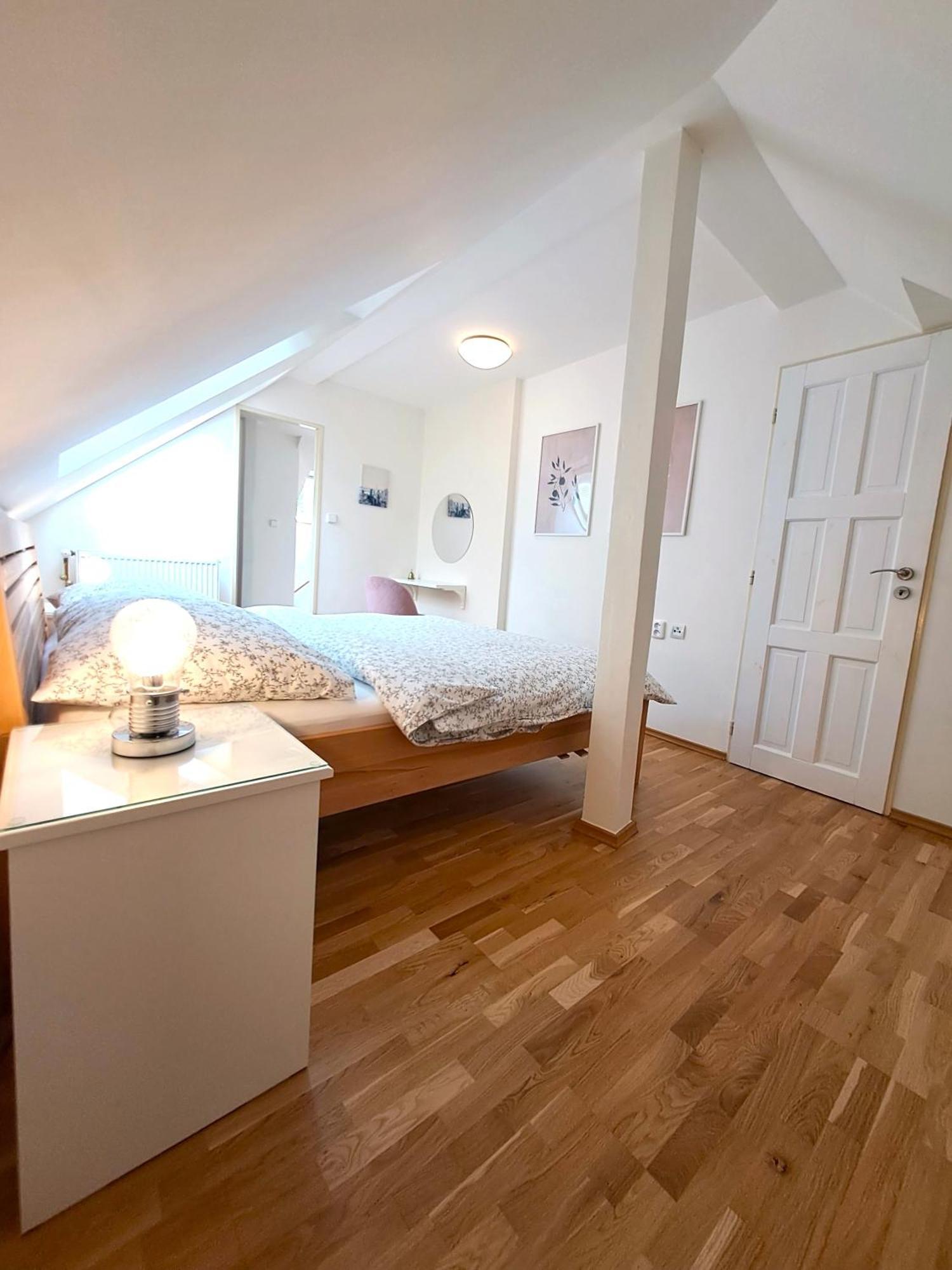Apartmanovy Dum Se Zahradou V Klidne Casti Prahy 프라하 외부 사진